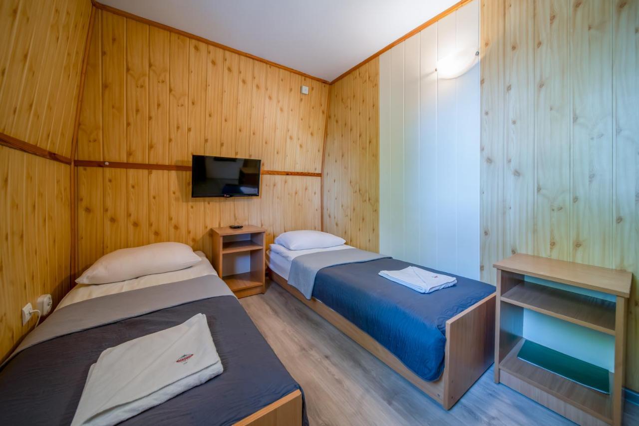 Hotel Ow Gromada Pod Bukami Miedzyzdroje Exterior foto
